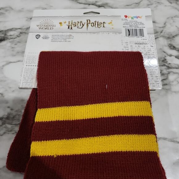 New Harry Potter Gryffindor Scarf - Picture 2 of 3